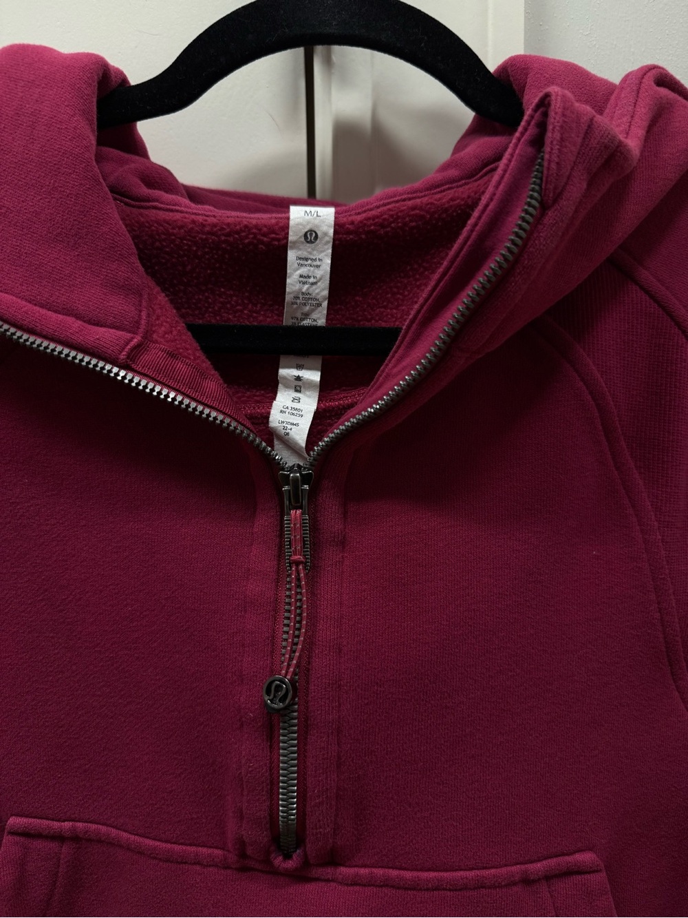 Lululemon Cropped Scuba Hoodie in Raspberry Rave - Picture 2 of 5